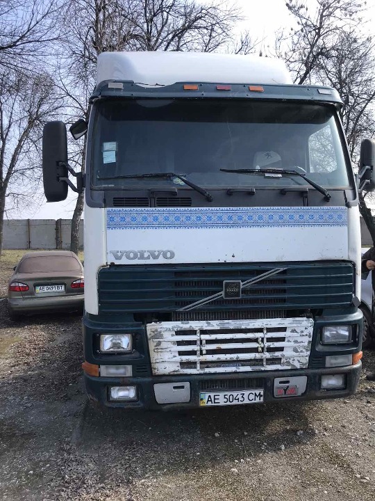 Автомобіль марки VOLVO, модель FH12, 2001 р.в., VIN: YV2A4DAA12B305995, реєстраційний номер АЕ5043СМ