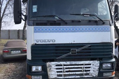 Автомобіль марки VOLVO, модель FH12, 2001 р.в., VIN: YV2A4DAA12B305995, реєстраційний номер АЕ5043СМ