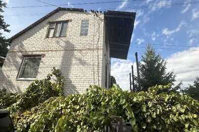 1/2 частина садового будинку заг. пл. 67,0 кв.м. та 1/2 частина земельної ділянки пл. 0,04 га., К/Н: 1210100000:09:519:0801, за адресою: Дніпропетровська область, м. Дніпро, садівниче товариство «Стіновик», буд. 216
