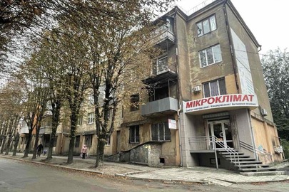 40/100 частин двокімнатної квартири заг. пл. 49,6 кв.м. за адресою: Дніпропетровська обл., м. Кам'янське (кол. назва Дніпродзержинськ), вул. Спортивна, буд. 34, кв. 5