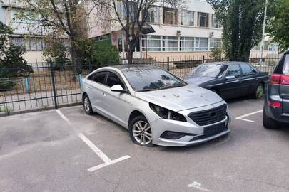 Автомобіль марки HYUNDAI, модель SONATA, 2017 р.в., VIN: KMHE341DBНA327335, реєстраційний номер АЕ1382РК