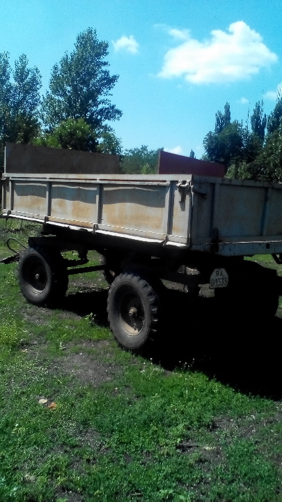 Причіпи марки 2ПТС-4 (бортовий самоскид) у кількості 2 одиніці: реєстраційний номер 01535ЯА, 1989 р.в., колір - сірий; реєстраційний номер 01537ЯА, 1988 р.в., колір - червоний