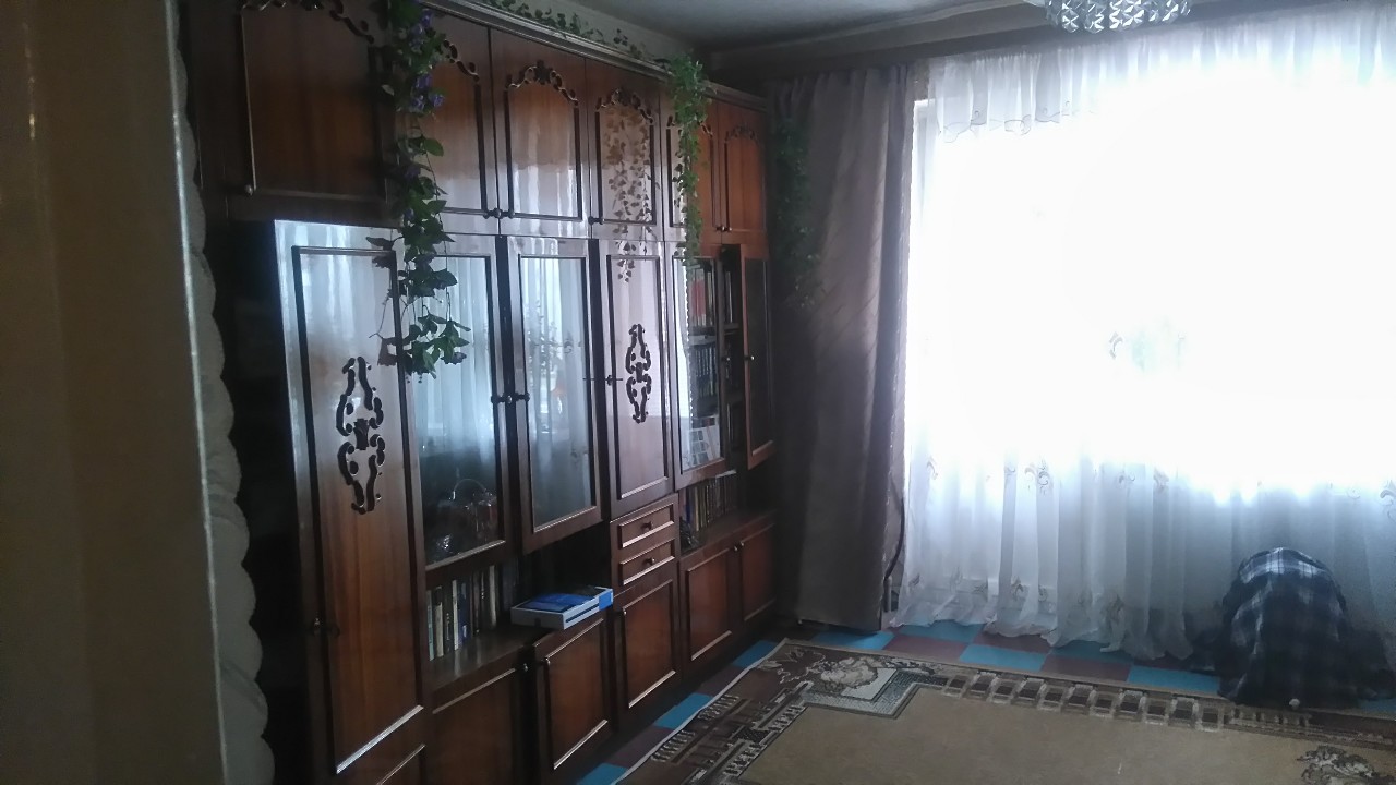 1/12 частини трикімнатної квартири № 11, загальною площею 62.50 кв.м на третьому поверсі житлового будинку № 96 по проспекту Перемоги у місті Лисичанськ Луганської області
