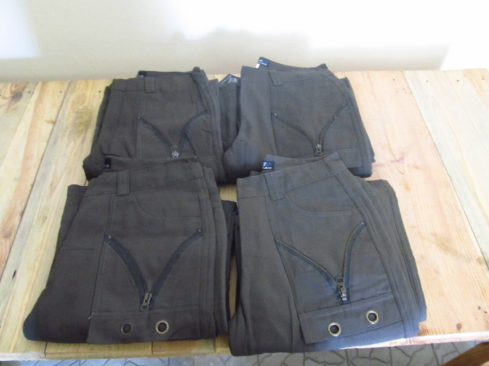 Одяг чоловічий та жіночий в асортименті (штани, брюки, блузи, костюми, піджаки) : 91 шт.