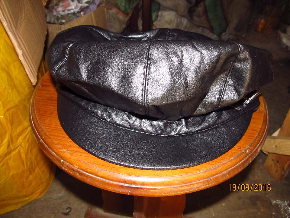 Шапки жіночі у кількості 50 штук (нові)