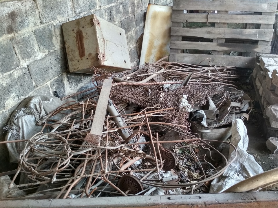 Брухт чорного металу вагою 335 кг, ваги 1966 року випуску (б/в) з можливістю зважування від 25 до 500 кг 