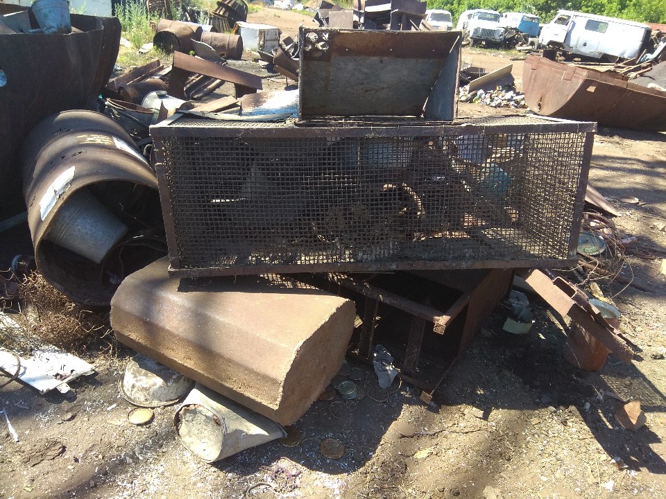 Брухт лому чорних металів вагою 290 кг