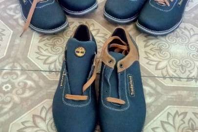 Чоловіче взуття марки "Timberland", темно синього кольору, нові, розмір 41,42, та 43- дві пари
