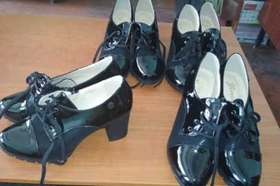 Жіноче взуття марки Yimeili, нові, 4 пари, розміри: 36,38,39,40
