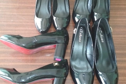 Жіноче взуття марки Shoes, 4 пари, нові, чорного кольору, розміри: 36,38,39,40