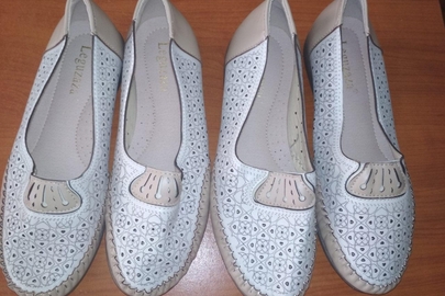 Жіноче взуття (балетки) марки Leguzaza, 2 пари, нові, бежового кольору, розміри: 39,40