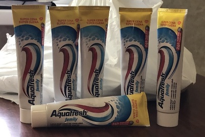 Зубна паста « Aquafresh Family» у кількості 44 шт.