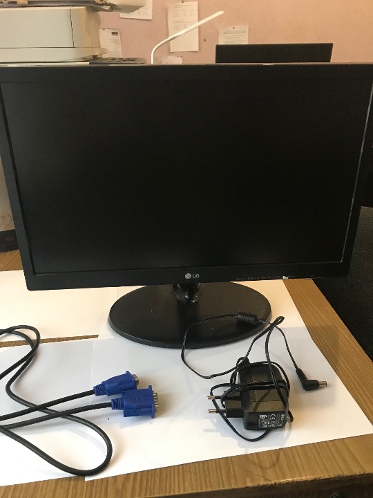Комп’ютерний монітор в коробці LED «LG»  19 M38A-B» чорного кольору з діагоналлю 19 см