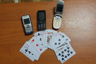  4 поз., б/в: 1.Мобільний телефон Alkatel 101 SB, 2.Мобільний телефон SAMSUNG SGA-X481., 3.Мобільний телефон SONY ERRICSON g230., 4. Гральна колода карт у кількості 1 шт, карти у кількост 30 шт.
