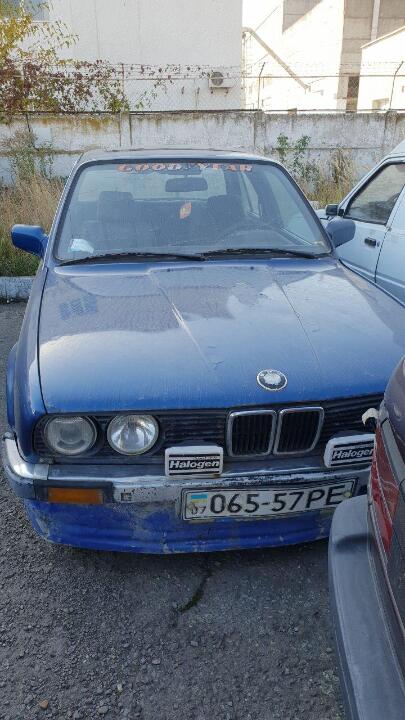 Транспортний засіб, марки BMW, модель 324 D, 1986 року випуску, номер кузова WBAAE110X00883760, ДНЗ 06557РЕ, синього кольору