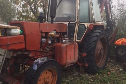 Екскаватор колісний, марки ЕО-2621В, 1990 року випуску, заводський № 701147, двигун № 0070407, ДНЗ 08831АО, червоного кольору