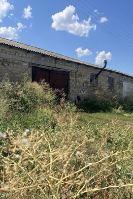 Комплекс нежитлових будівель, загальною площею 1459,4 кв.м, РНОНМ 5137770 за адресою : Миколаївська область, Первомайський (Врадіївський) район, с. Нововасилівка, вул. Польова, будинок 3 