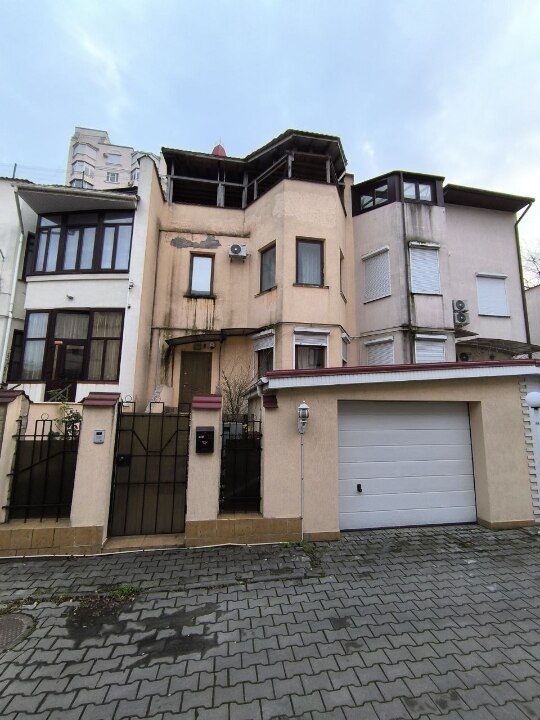 Іпотека. Житловий будинок, загальною площею 196,9 м. кв., житловою площею: 72,5 м. кв., що знаходиться за адресою Одеська обл., м. Одеса, вулиця Педагогічна, будинок 25/52