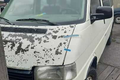 Транспортний засіб VOLKSWAGEN TRANSPORTER ,1998 року випуску, реєстраційний номер ВК3429ВЕ, номер шасі (кузова,рами) VIN: WV1ZZZ70ZXH026374, колір-білий.