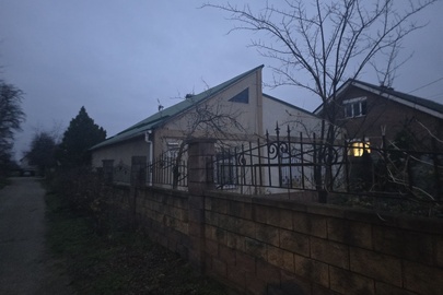 Житловий будинок, з господарчими будівлями та спорудами, загальною площею 118,5 кв.м., та земельна ділянка, 0.0615 га., кадастровий номер № 1210100000:09:443:0003, що розташовані за адресою: Дніпропетровська обл., м. Дніпро, вулиця Новогородська, 76