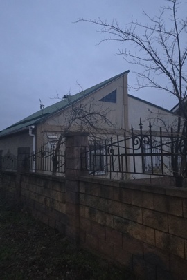 Житловий будинок, з господарчими будівлями та спорудами, загальною площею 118,5 кв.м., та земельна ділянка, 0.0615 га., кадастровий номер № 1210100000:09:443:0003, що розташовані за адресою: Дніпропетровська обл., м. Дніпро, вулиця Новогородська, 76