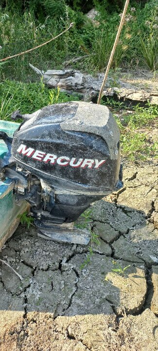 Мотор «Меркурий», чорного кольору. «MERCURY» 20 (б/в)