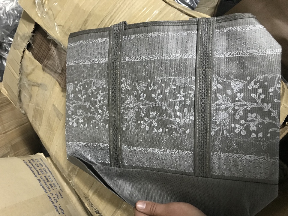Товар ідентифіковано як сумку господарську з текстильних матеріалів розміром 33х28см в асортименті. Кількість 69 шт