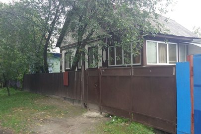 1/8 частина житлового будинку з надвірними будівлями та спорудами №14 по 2-му провулку Боброва у м. Прилуки, загальною площею 102 кв.м.
