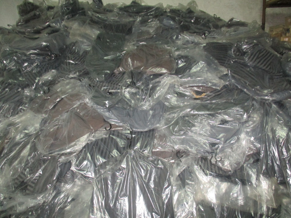 Костюми чоловічі (модель 2695), кількість 259 шт