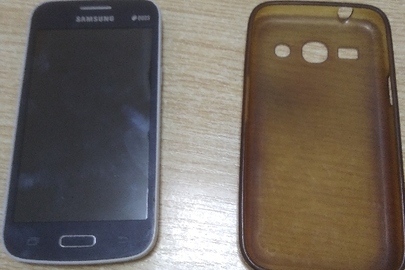 Мобільний телефон "Samsung" Duos чорно-білого кольору, ІМЕІ: 1) 353519064642590, 2) 353518064642592 в робочому стані