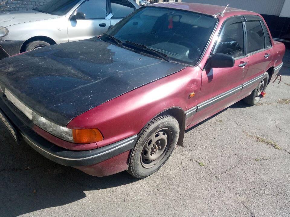 Легковий автомобіль Mitsubishi Galant, 1989 р.в., ДНЗ ВІ4720ЕХ, червоного кольору, номер кузова JMBSNE32AKZ501392