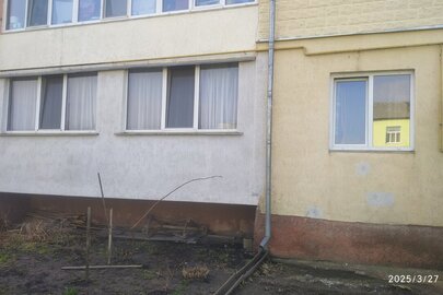 1/2 частина трикімнатної квартири, загальна площа 91.3 м.кв., розташована за адресою: Чернігівська обл., Корюківський р-н, м. Мена, вул. Шевченка, буд. 74-Ж, кв. 9