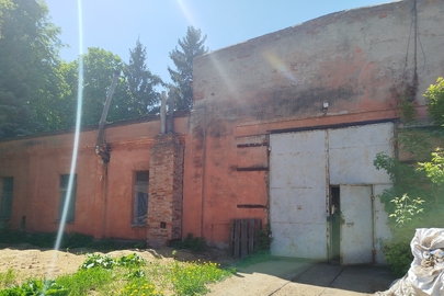Приміщення майстерні, загальною площею 1678,3 кв.м., уборна площею 12,6 кв.м., розташовані за адресою: Чернігівська обл., Корюківський р., м. Мена, вул. Сіверський шлях (Леніна), буд. 134-А