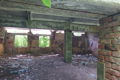 Нежитлова будівля, загальною площею 114,6 кв.м., розташована за адресою: Чернігівська обл., Корюківський р., м. Мена, вул. Шевченка, буд. 82 літ. Г-1