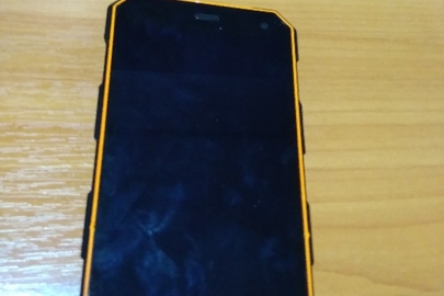 Бувший у використанні мобільний телефон "Nomu" S10, чорного кольору
