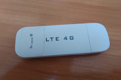 Wi-Fi роутер "LTE 4G WIFI Dongle", білого кольору, ІМЕІ: 351753030445471, б/в 
