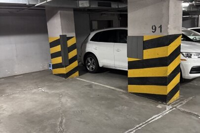 1/2 частина машиномісця № 91, загальна площа (кв.м): 30.2, адреса: м. Київ, вулиця Полтавська, будинок 10. Реєстраційний номер об’єкта нерухомого майна: 449249180000