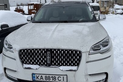 Транспортний засіб: марки LINCOLN, модель AVIATOR, шасі (кузов, рама) 5LM5J9XC4LGL28341, 2020 року випуску, тип загальний легковий універсал, колір - білий, державний номер КА8818CI
