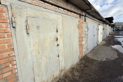  1/4 частина гаражу, загальною площею 39,5 кв.м. ряд № 4 в гаражно-будівельному кооперативі «Будівельник», за адресою: місто Київ, Оболонський район, вулиця Резервна, 8, гараж № 187. Реєстраційний номер: 3001842980000