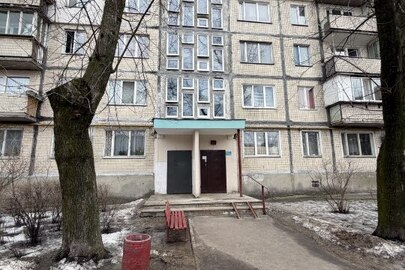 Двокімнатна квартира №54, загальною площею: 45,3 кв.м., житловою площею: 27,6 кв.м., за адресою: м. Київ, вул. Космонавта Поповича (Волкова Космонавта), будинок 20-а