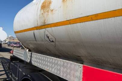 Напівпричіп-паливоцистерна, марка: ALTINEL, модель: ADST, категорія - напівпричіп, рік виробництва ТЗ: 2013, VIN: NP9T3HMM0AR041394, номер шасі: NP9T3HMM0AR041394, номерний знак: AA7803XF, колір ТЗ: білий