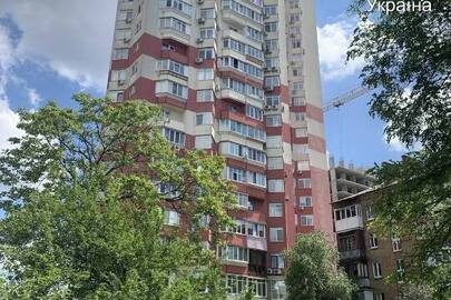 1/2 частка двокімнатної квартири № 159-А, загальною площею 80 кв.м., що розташована за адресою: м.Київ, вулиця Бориспільська, будинок 4. РНОНМ: 371508280000