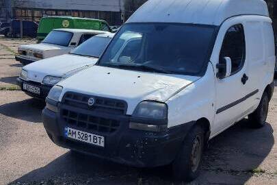 Автомобіль вантажний марки FIAT, модель  DOBLO, 2003 року випуску, білого кольору, VIN/Номер шасі (кузова, рами): ZFA22300005239406, ДНЗ АМ5281ВТ