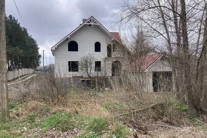 Житловий будинок, загальною площею 227,7 кв.м. та земельна ділянка, площею 0,0997 га, кадастровий номер: 1822510100:01:003:0774 за адресою: Житомирська обл., Житомирський р., м. Коростишів, вул. Паснасюка Сергія, 1-Б