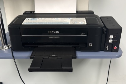 Принтер марки Epson L300 (C11cc27302) струйний, кольоровий, А4,5760х1440х dp2, 2014 року випуску, бувший у використанні