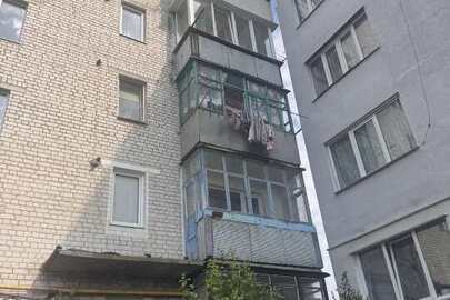Трикімнатна квартира загальною площею 57.9 кв.м., житловою площею 36.8 кв.м. за адресою: Житомирська обл., м. Бердичів, вул. Руська 18, кв. 71