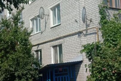 1/6 частина квартири загальною площею 70.2 кв.м., житловою площею 40.3 кв.м. за адресою: Житомирська обл., м. Звягель, вул. Академіка Лисіна 10 кв. 1