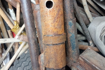 Знаряддя до мотопомпи у вигляді металевого шрайбера перебувавшого в користуванні