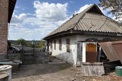 1/2 частина житлового будинку площею 49,7 кв.м. за адресою: Кіровоградська обл., Кіровоградський район, с. Суботці, вул. Шевченка, буд. 79