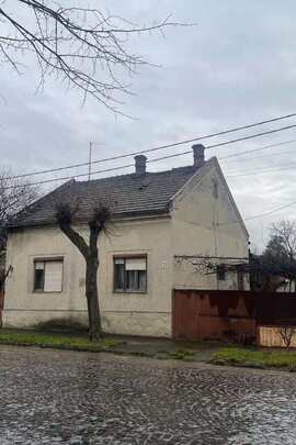 Іпотека. Домоволодіння, житловий будинок, загальною площею 89.9 кв.м., та земельна ділянка площею 0,1га, КН 2110400000:01:002:1279, за адресою: Закарпатська обл., Мукачівський р., м. Мукачево, вулиця Шевченка, будинок 23